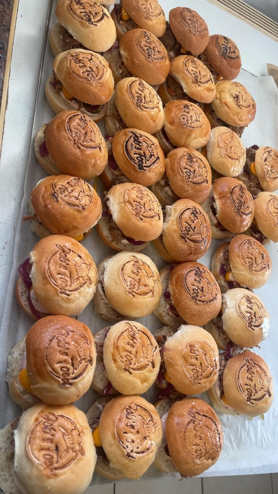 Plateau de mini-burgers estampillés Job’s Food