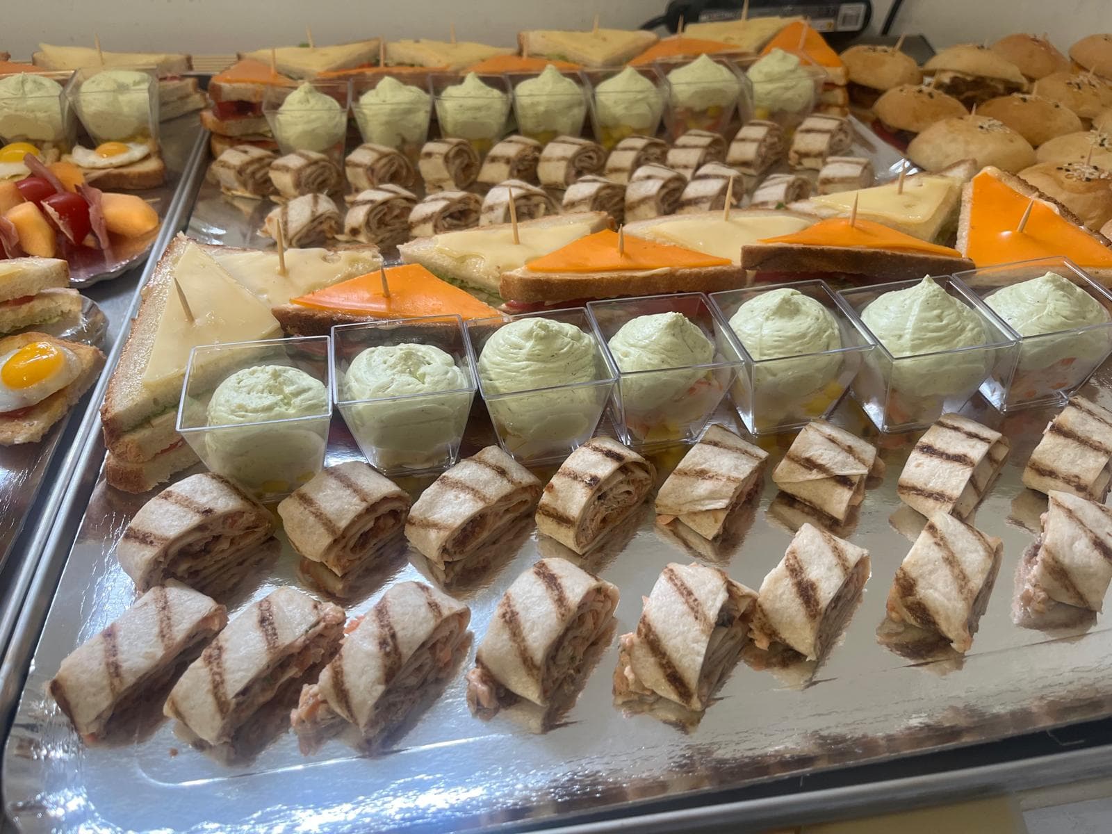 Plateau traiteur Job’s Food : clubs, verrines et wraps